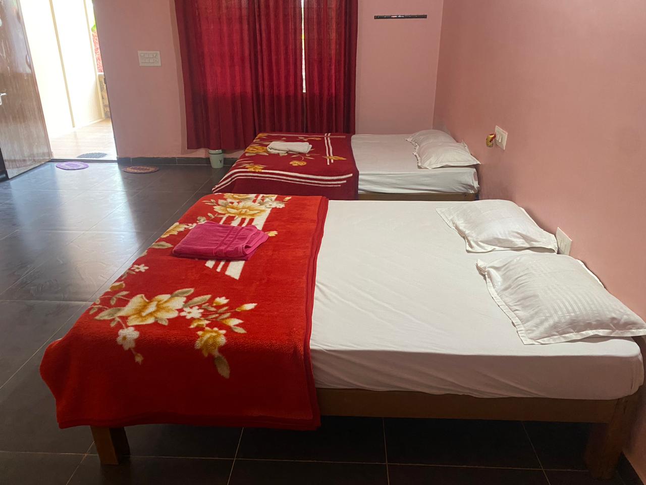 Family Room Vanya Milana