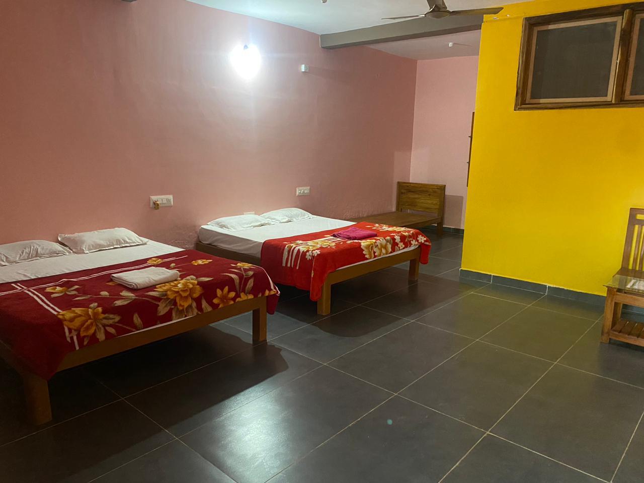 Family Room Vanya Milana